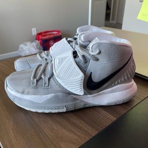Youth Kyrie Irving 6 shoe